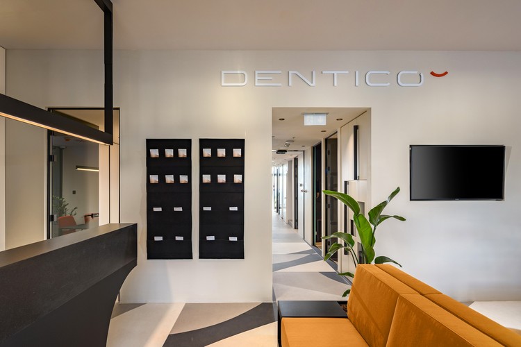 Dentico galerija Nova 17