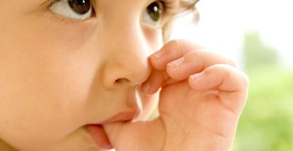 Navike koje štete dječjim zubima: Sisanje palca, cuclanje i šećeri